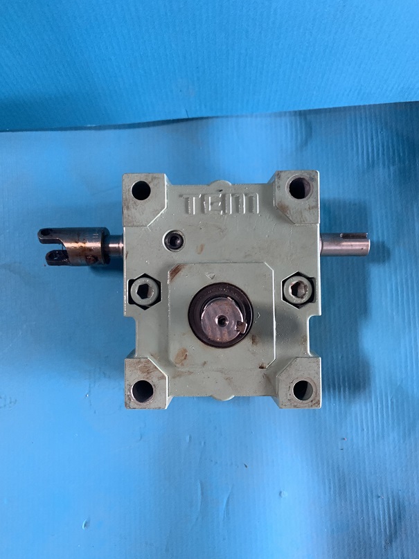 Used Tsubakimoko Emerson Worm Gear Reducer TM16E10-1-1-A