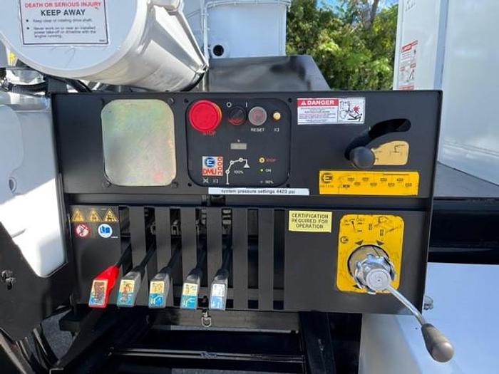 Used Effer 310.11 3s 25130 lb Knuckle Boom on 2009 Freightliner M2 106 Flatbed Truck - CE5787