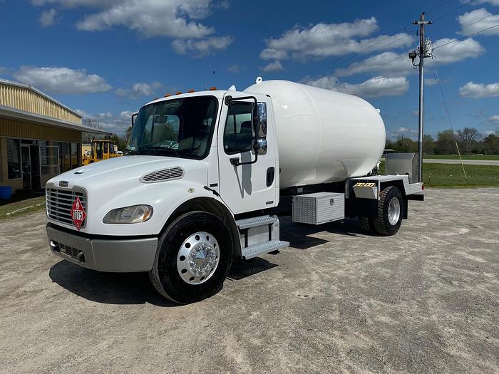 2009 FREIGHTLINER BUSINESS CLASS M2 106