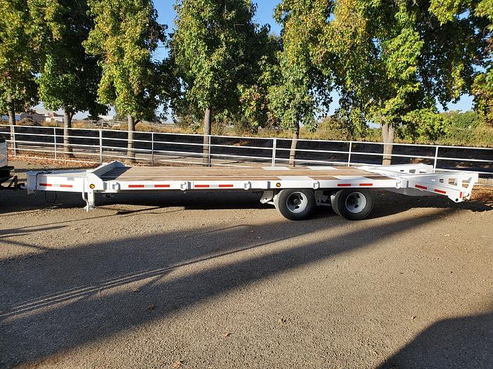 Used 2000 National 10Ton Equipment Trailer