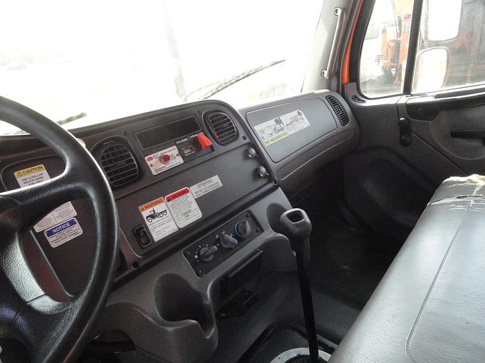 Used 2011 Freightliner / Altec BUSINESS CLASS M2 106 / LRV -55