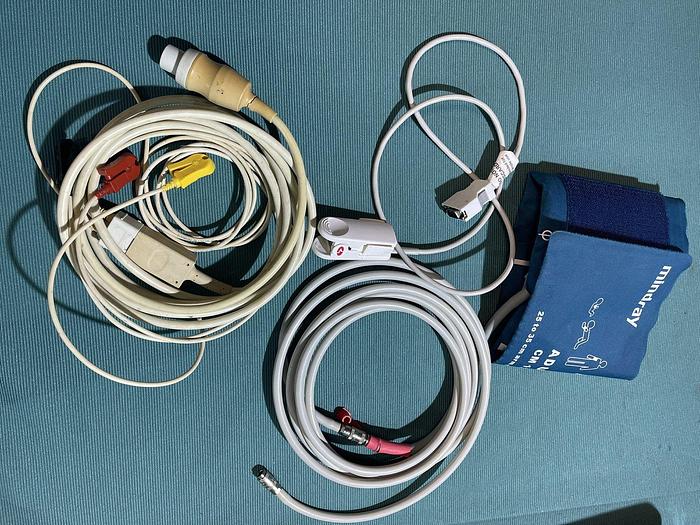 Used Mindray Datascope Trio Patientenmonitor auf Trolley mit Manschette, EKG Kabel und SpO2 Fingersensor