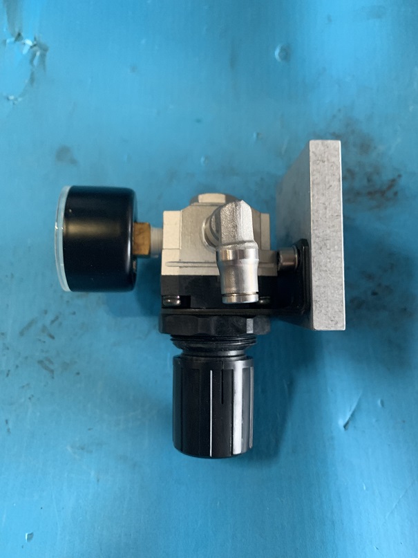 Used SMC Air Regulator AR2000-01