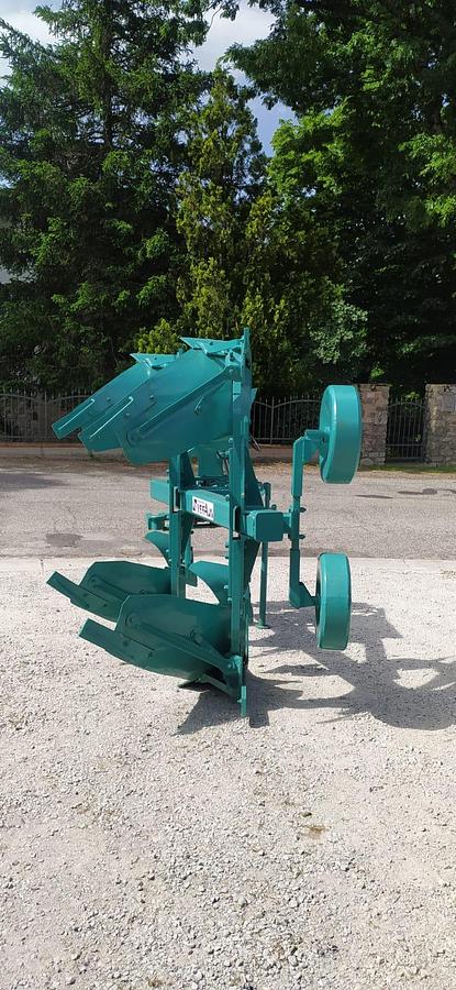 Usato Aratro bivomere Reversibile 2+2 Emmegienne 60