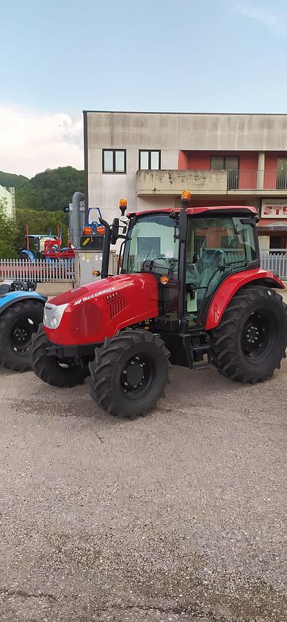 McCormick X4 - 80 Cab