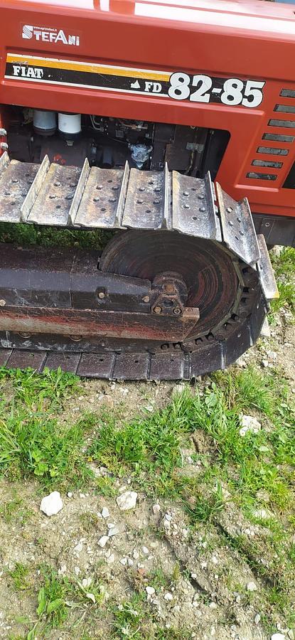 Usato Trattore cingolato New Holland 82 85 montagna