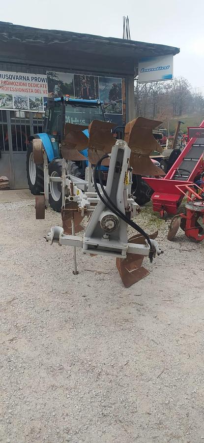 Used Aratro Trivomere Reversibile entro solco ERMO TS3 94