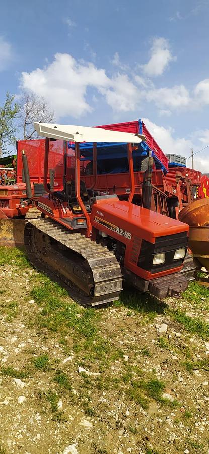 Usato Trattore cingolato New Holland 82 85 montagna