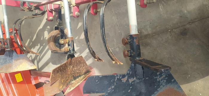 Usato Sarchiatore con interfila e posti per operatori