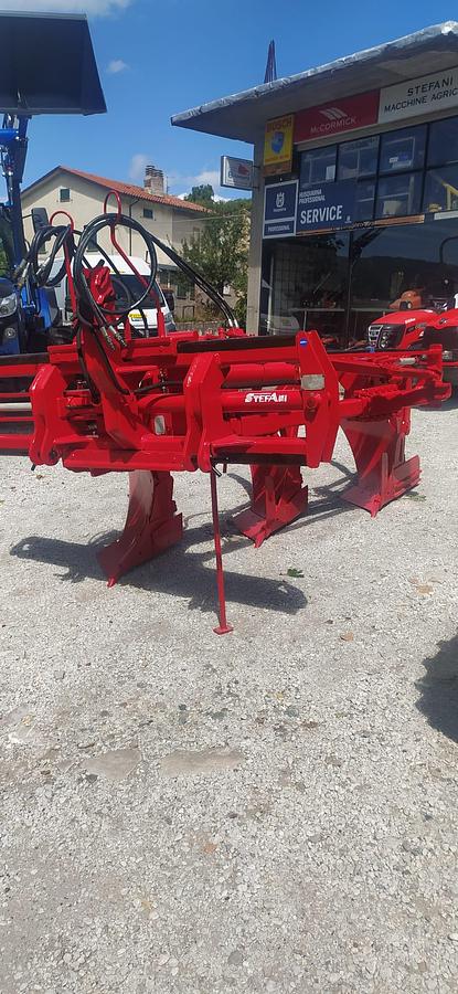 Used Aratro trivomere Entro/Fuori solco   2005 Sider.man  AM3VI+ BEFMI