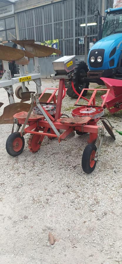 Used Piantapatate Carlotti a 2 file con microgranulatore