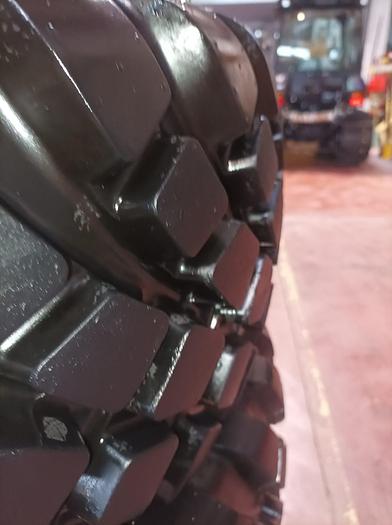 Usato Treno gomme Galaxy disegno garden 320 65 R 18 