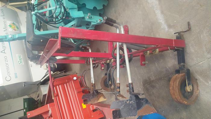 Usato Sarchiatore con interfila e posti per operatori