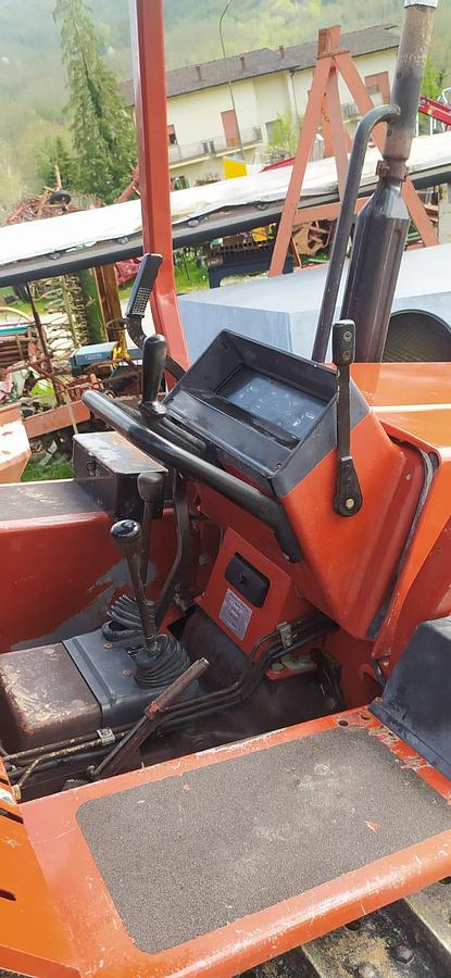 Usato Trattore cingolato New Holland 82 85 montagna