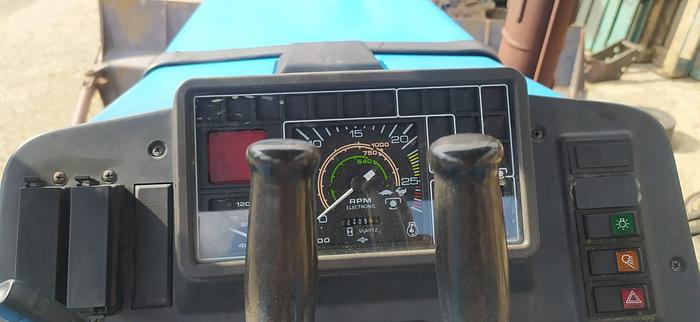 Usato trattore a Cingoli con apripista Argnani e Monti, Landini Trekker 85