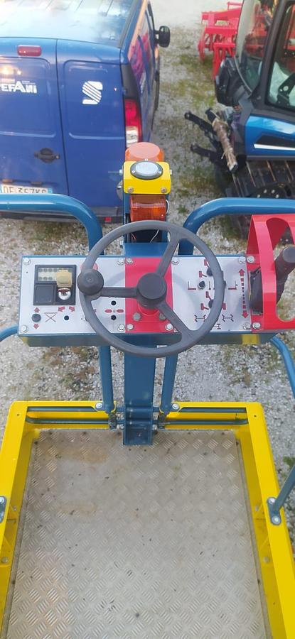 Ricondizionato Piattaforma per potatura Pazzaglia CSP 300 Usato