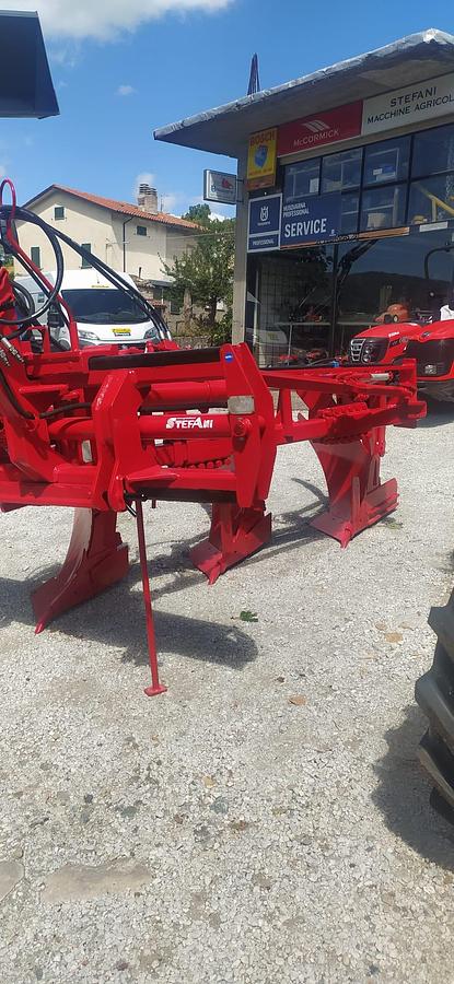 Used Aratro trivomere Entro/Fuori solco   2005 Sider.man  AM3VI+ BEFMI