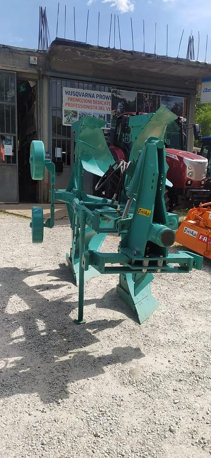 Usato Aratro bivomere Reversibile 2+2 Emmegienne 60