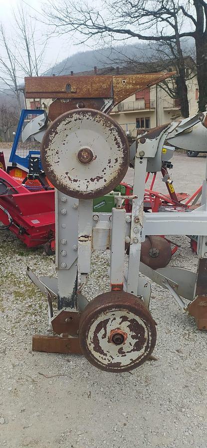 Used Aratro Trivomere Reversibile entro solco ERMO TS3 94