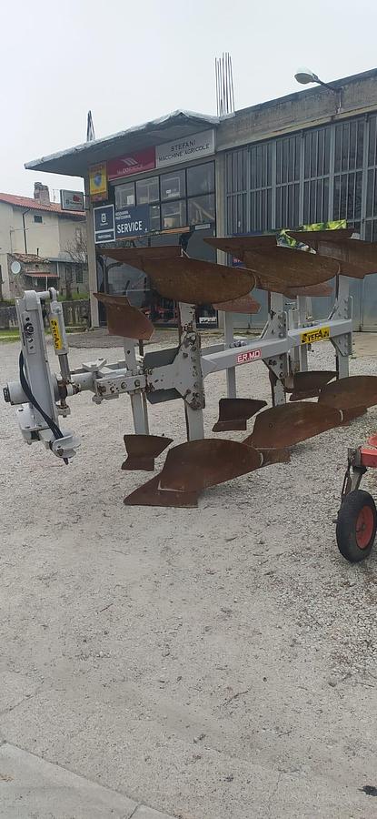 Used Aratro Trivomere Reversibile entro solco ERMO TS3 94