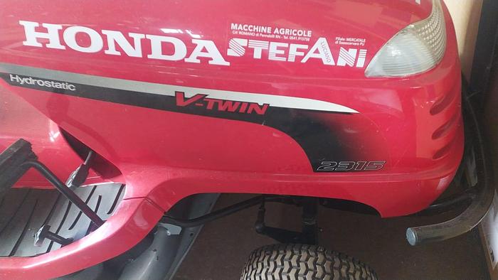 Usato trattorino rasaerba Honda 2315 V TWIN Hydrostatic  - COME NUOVO - 
