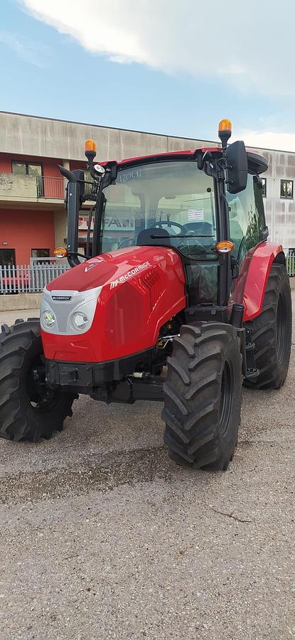 McCormick X4 - 80 Cab