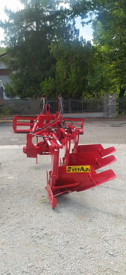 Used Aratro trivomere Entro/Fuori solco   2005 Sider.man  AM3VI+ BEFMI