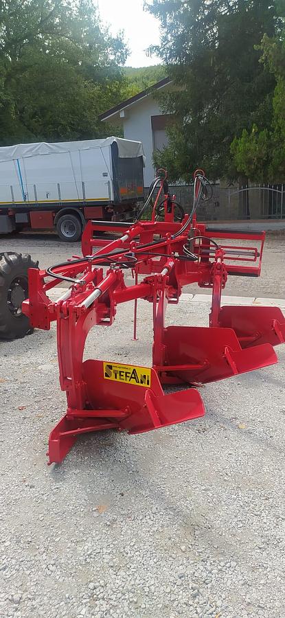 Used Aratro trivomere Entro/Fuori solco   2005 Sider.man  AM3VI+ BEFMI