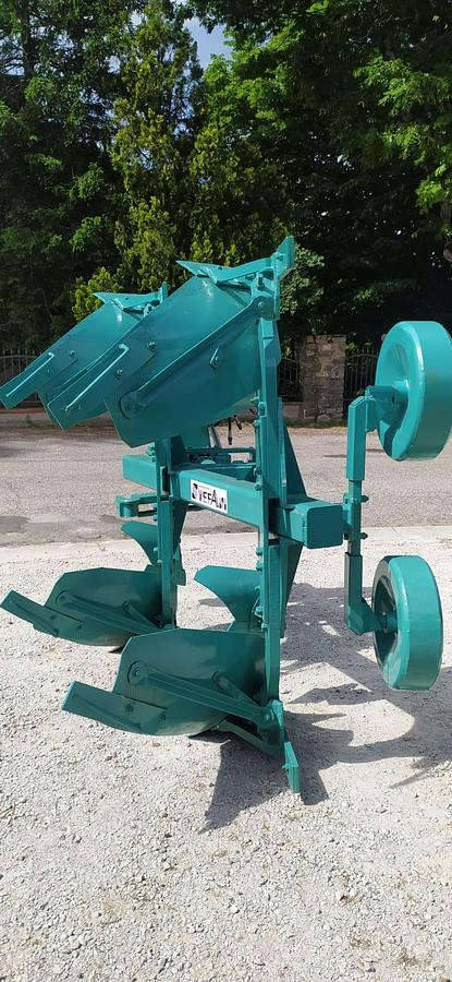 Usato Aratro bivomere Reversibile 2+2 Emmegienne 60