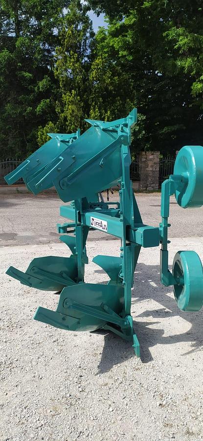 Usato Aratro bivomere Reversibile 2+2 Emmegienne 60