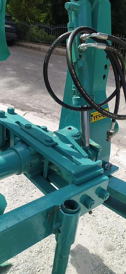 Usato Aratro bivomere Reversibile 2+2 Emmegienne 60