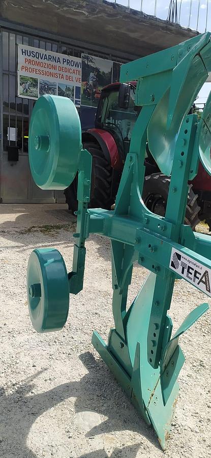 Usato Aratro bivomere Reversibile 2+2 Emmegienne 60