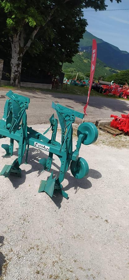 Usato Aratro bivomere Reversibile 2+2 Emmegienne 60