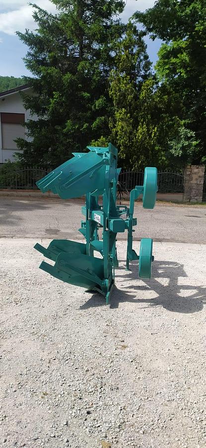 Usato Aratro bivomere Reversibile 2+2 Emmegienne 60