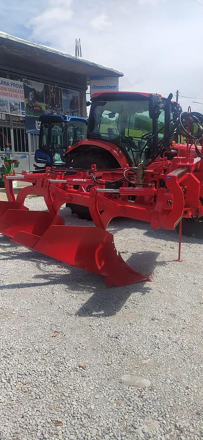 Used Aratro trivomere Entro/Fuori solco   2005 Sider.man  AM3VI+ BEFMI