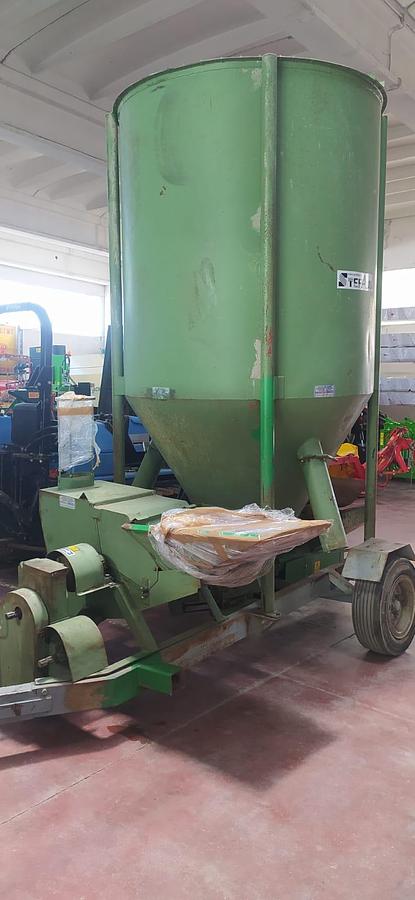 Usato Molino miscelatore Carrellato Musso M 70
