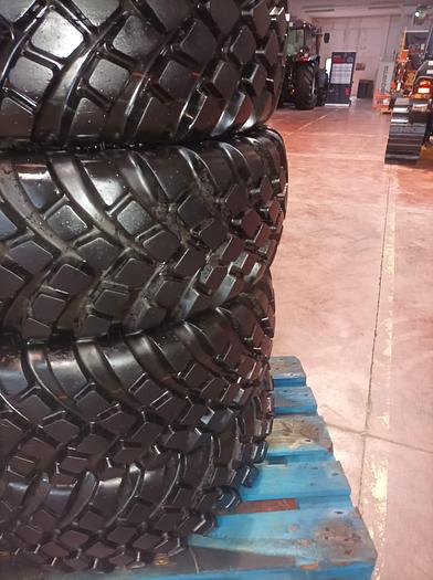 Usato Treno gomme Galaxy disegno garden 320 65 R 18 