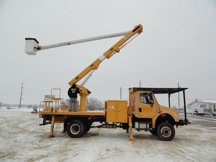 Used 2007 freightliner BUSINESS CLASS M2 106