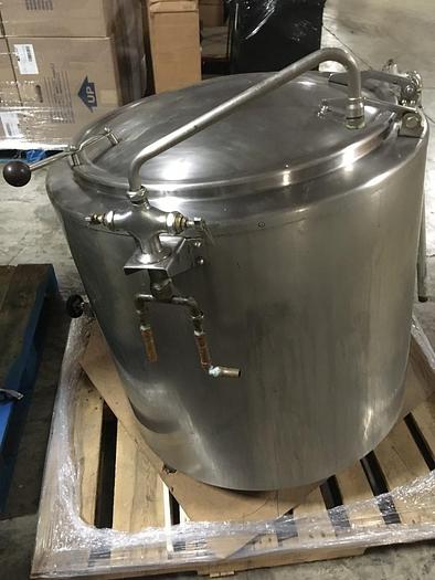 Used GROEN #EE-40 40 GAL ELECTRIC STEAM KETTLE w/ Tangent Draw Off & S/S Cover (#845)