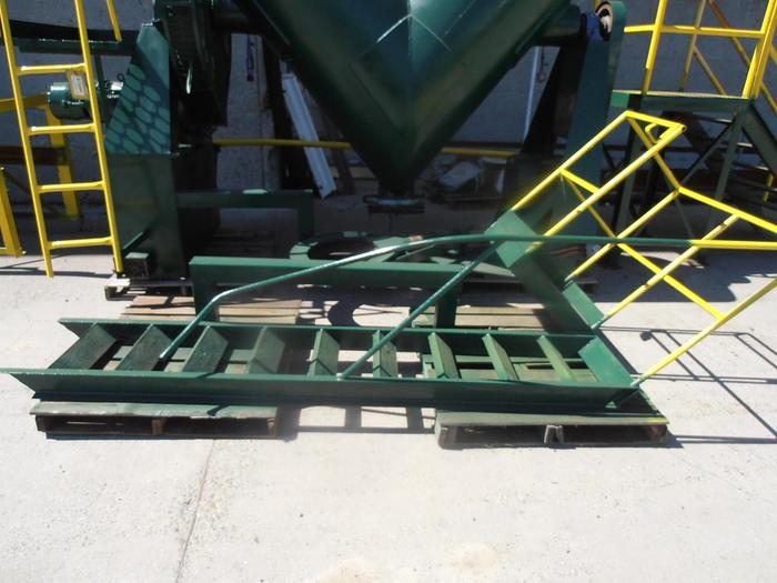 Used Mixer, V-Type, 40 CF, C/st, PK, 10 HP, Bar, Feed System, #S734565