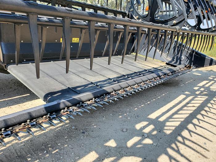 Used 2014 Macdon D65-D Draper Header ** Great for Beans **