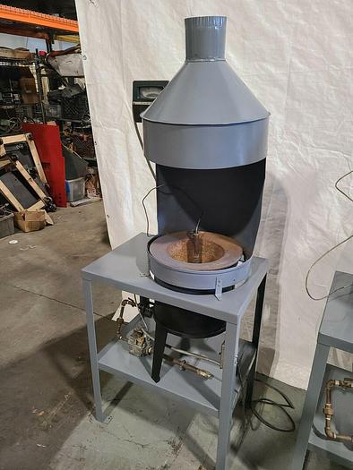 Used 160 Lb. Melting Furnace Natural Gas or Propane Max Temp 900F for Fishing Lead