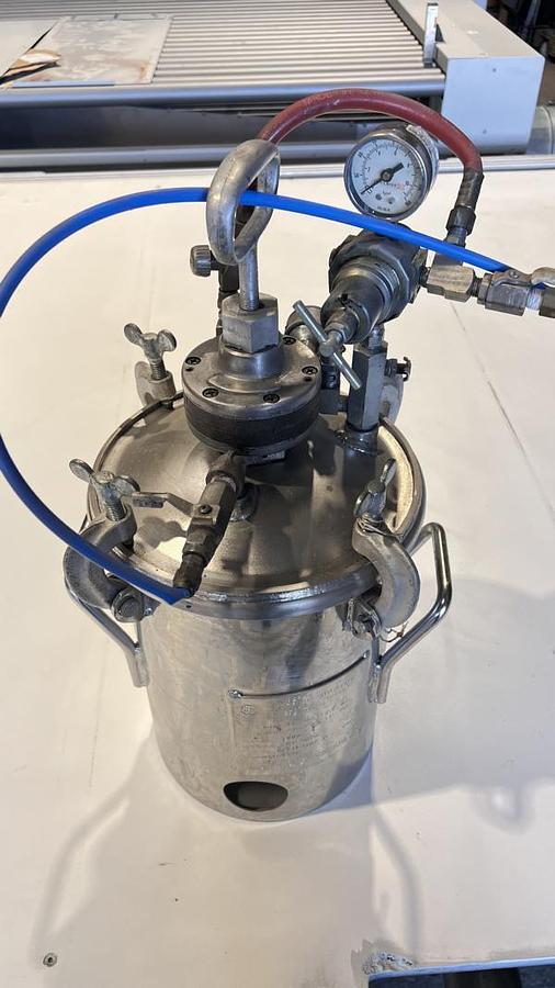 Used Materialdruckkessel DeVilbiss