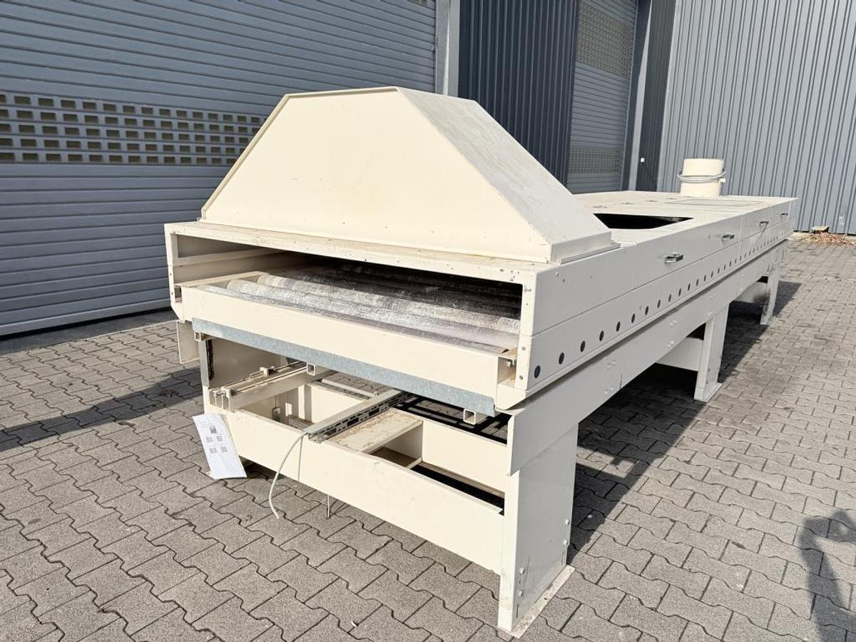 Gebraucht Rollenförderer mit Staubschutzhaube, 5500 mm