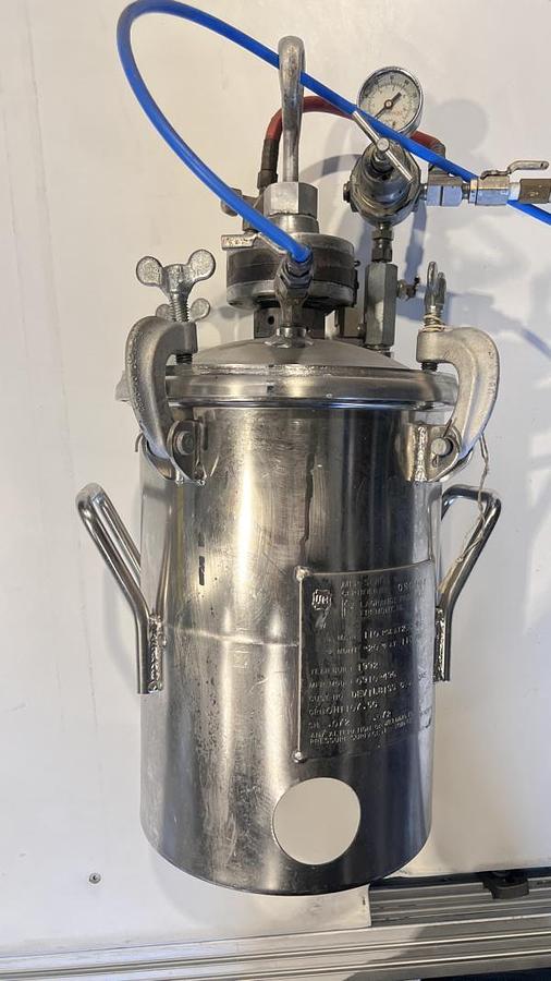Used Materialdruckkessel DeVilbiss