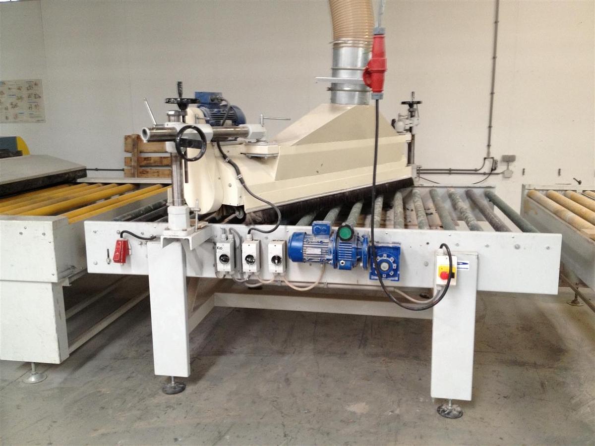Used Bürstenschleifmaschine mit Rollentransport