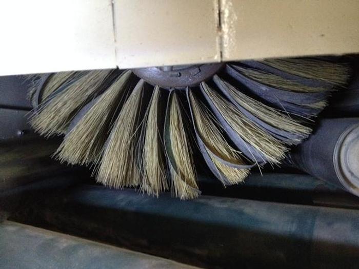 Used Brush grinding machine with roller transport