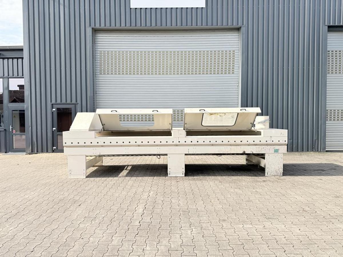 Gebraucht Rollenförderer mit Staubschutzhaube, 5500 mm