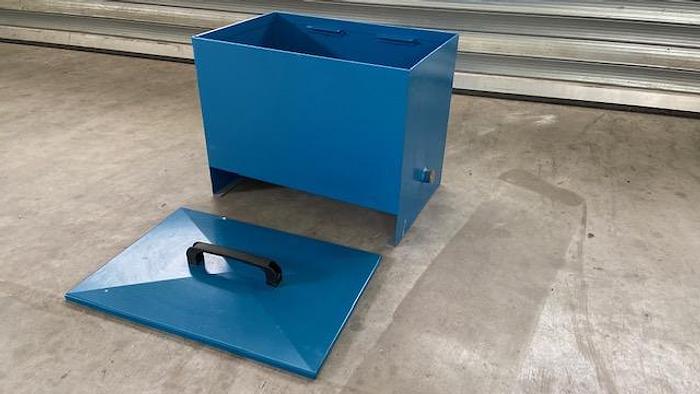 Used Cleaning and washing tub with lid