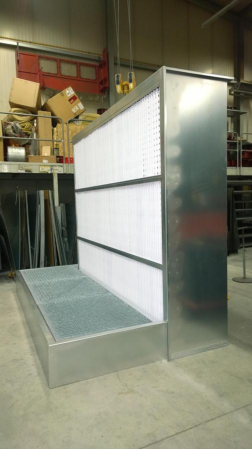 Trockenspritzwand mit Wannenvorbau